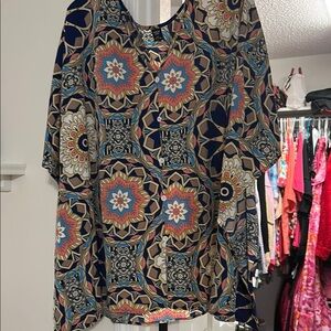 Geometric Patterned Women's batwing Top - GENTLY USED!